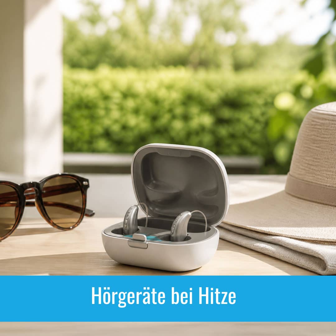 Hörgeräte bei Hitze sicher im Etui auf einer schattigen Sommerterrasse